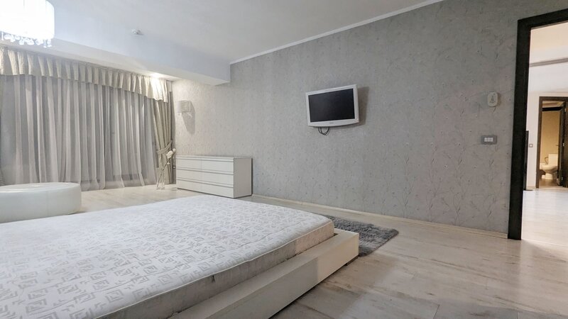 2012 Persepolis, Cartier Francez LUX 3 camere 260 mp, Centrala, 3 AC