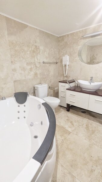 2012 Persepolis, Cartier Francez LUX 3 camere 260 mp, Centrala, 3 AC