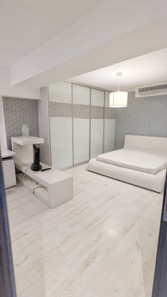 2012 Persepolis, Cartier Francez LUX 3 camere 260 mp, Centrala, 3 AC